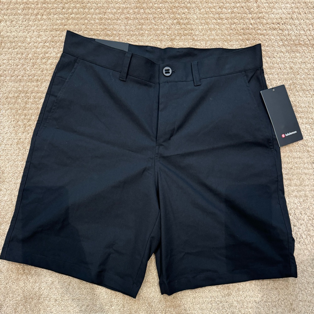 Relaxed-Fit Smooth Twill
Short 9"